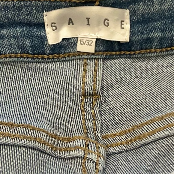 NWT Saige Medium Wash Star Print Cuffed Boyfriend Jeans - Picture 9 of 16